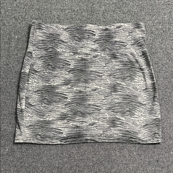 Urban Behavior Black and White Patterned Mini Skirt - Picture 2 of 3